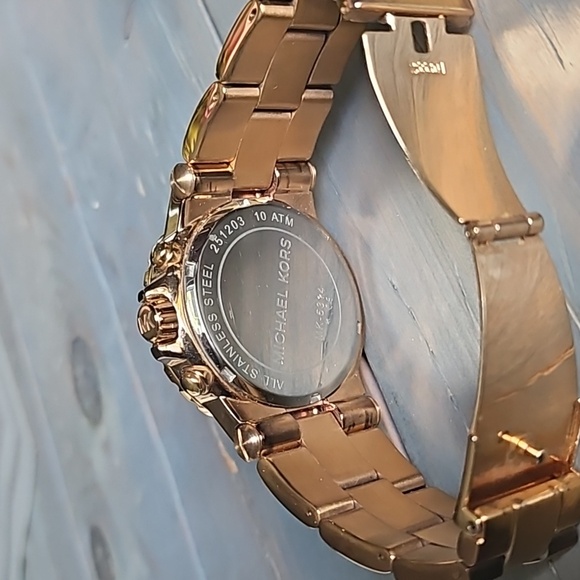 Michael Kors Rose Gold Watch - Picture 6 of 9